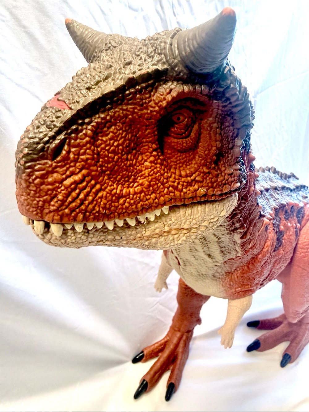 Jurassic World 2020 Mattel Super Colossal Carnotaurus Toro 39" Giant Dinosaur